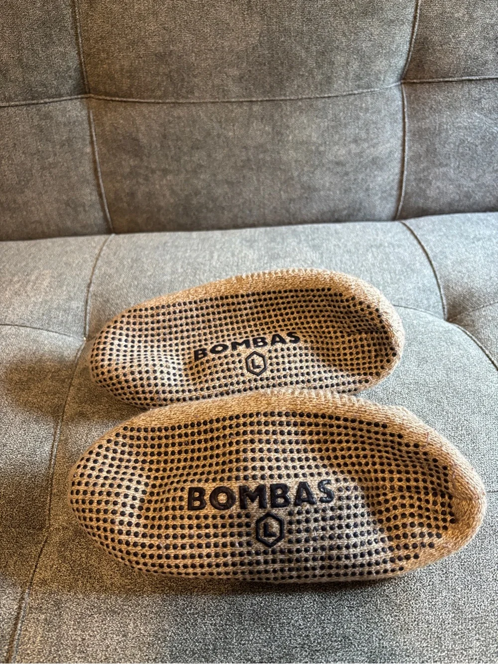 Bombas Men's No-Show Gripper Slippers in Oatmeal